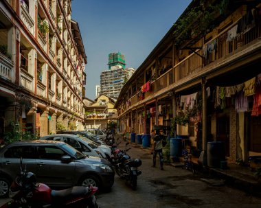 04-Kasım-2018 - Dört katlı Chawl Kültürü Swami Samarth Nagar Mugbhat Yolu Thakurdwar Mumbai Maharashtra INDIA