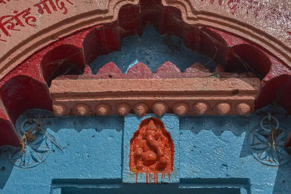 2007年6月14日 2007年6月14日 インド マハラシュトラ州のシュリー ハリハレシュワーラ寺院複合ワイの扉にガネッシュ — ストック写真
