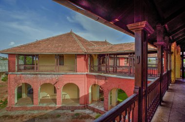 Hindistan, Maharashtra, Ratnagiri 'deki Thibaw Sarayı' nın 11 Haziran 2009 'da son Birmanya hükümdarı Kral Thibaw' ın sürgüne gönderildiği yer.. 