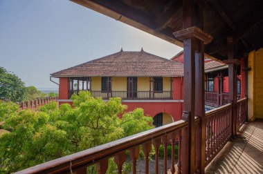 Hindistan, Maharashtra, Ratnagiri 'deki Thibaw Sarayı' nın 11 Haziran 2009 'da son Birmanya hükümdarı Kral Thibaw' ın sürgüne gönderildiği yer.. 