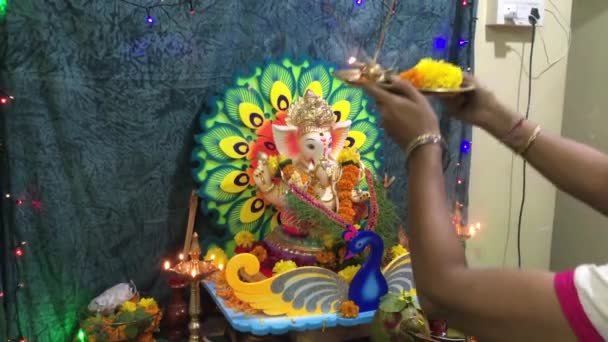 Ганеш пуджа дома lokvatika Кальян Махараштра — стоковое видео