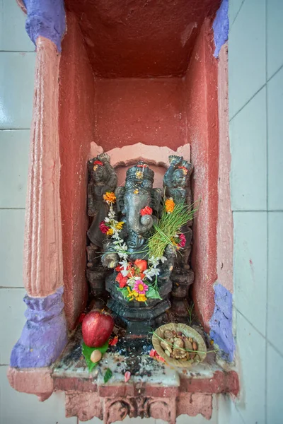 Aug 2006 Ganesh Idol Jagnath Shiv Tempel Walkeshwar Mumbai Maharashtra — Stockfoto