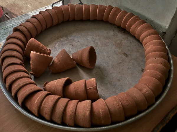 Mar 2019 Selective Focus Earthen Tea Cups Arranged Circular Tray — Stock Photo, Image