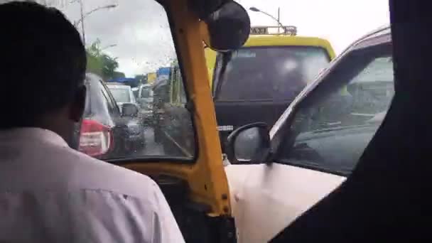 Conjonction routière à Bhivandi kalyan route près de Durgadi Killa Kalyan — Video