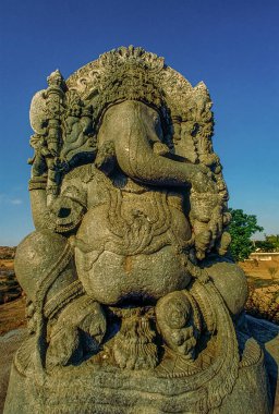29 Nisan 2011 GANESHA STATUE, HOYSALESWARA TEMPLE, HALEBIDU, HASSAN, KARNATAKA, INDIA.
