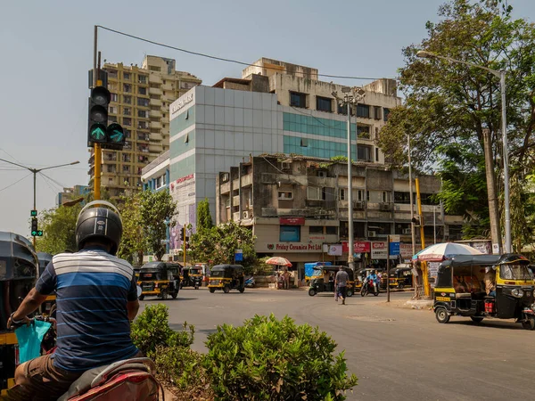 S V yolunda 31 Mar 2019 trafik işareti ve heri Batı Mumbai maharashtra INDIA