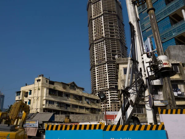 11-Apr-2019-Mumbai Metro Projesi Acharya Tiyatrosu Chowk Worli Naka Mumbai Maharashtra INDIA 'da devam ediyor.