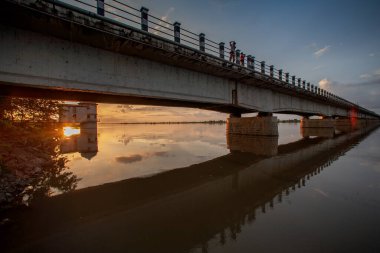  Godavari nehri Maharashtra Eyaleti 'nin Aurangabad ilçesinin Paithan taluka' daki Jayakwadi köyünün bulunduğu yerde..