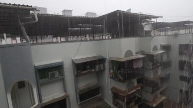  Teneke çatıdan düşen Yağmur Suyu Lokgram Kalyan 