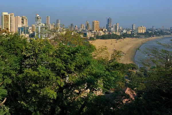 30 Aralık 2009 'da Chowpati' deki Arebian Denizi 'ndeki Yüksek Yükseliş Binaları Malbar Tepesi Mumbai Maharashtra-INDIA