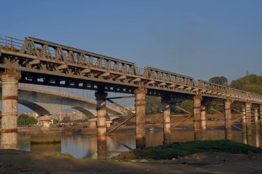 25 Şimdi 2008 Abundant 1914 yeni Beton Köprü yakınında demir köprü yaptı Kalyan Bhiwandi Yolu Maharashtra INDIA