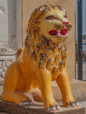 1202 2024 Aslan heykeli Shree Ambaji Mataji 'nin dışında Mandir Itadi Modasa Aravalli Gujarat Hindistan Asya.
