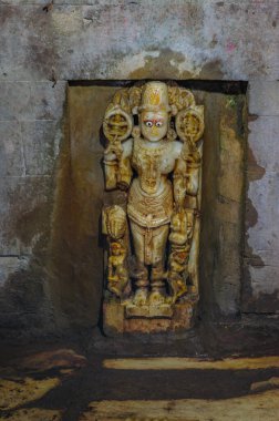 02: 15 2010 Antik Miras Abhapur Sharaneshvar Tapınağı, Polo Ormanı, Vijaynagar Ormanı, Idar SabArkantha, Gujarat, Hindistan, Asya, 