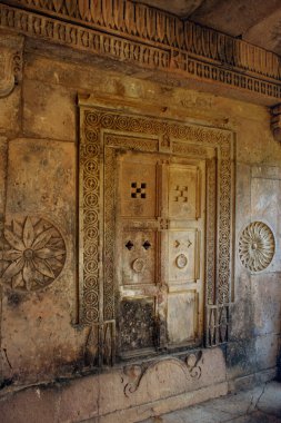 02: 15 2010 Antik Miras Jain Tapınağı Polo Ormanı Abhapur - Lakhena Jain Tapınağı IDAR SabArkantha Gujarat Hindistan 'a 40 km uzaklıkta