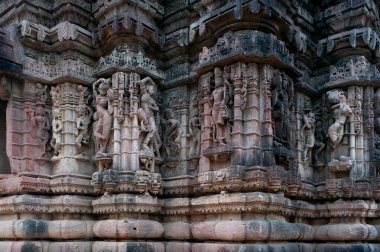 02: 15 2010 Antik Miras Jain Tapınağı Polo Ormanı Abhapur - Lakhena Jain Tapınağı IDAR SabArkantha Gujarat Hindistan 'a 40 km uzaklıkta