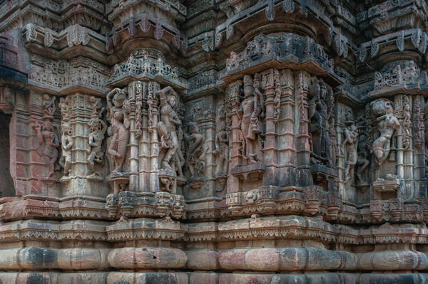 02 15 2010 Древнее наследие Джайн Храм в Поло Лес Джайн Архитектура Абхапур-Лахена Джайн Храм 40 км от IDAR Сабарканта Гуджарат Индия