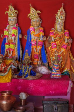 02 16 2010 Eski Laxman Ram ve Sita heykelleri Murti Motaram Dwara Ram Mandir, Idar, SabArkantha, Gujarat, Hindistan, Asya