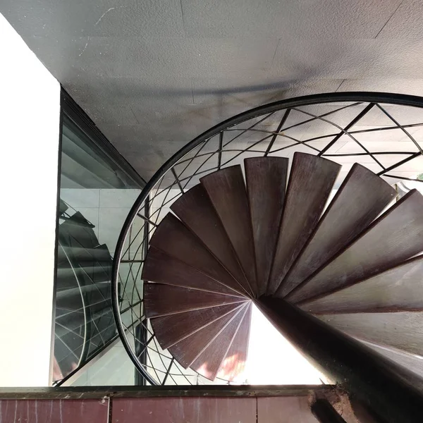 Escada Espiral Baixo Para Cima — Fotografia de Stock