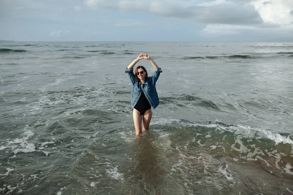 Happy Smile Brunette Woman Wearing Black Swimsuit Denim Jacket Ocean — Stock Photo, Image