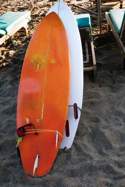 Two White Yellow Surf Boards Lying Sandy Beach Ocean Bali — Stock Photo, Image
