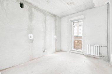 Dairenin içi gri renklerle süslenmemiş.