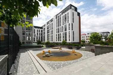 Modern apartman binası. modern konut kompleksi