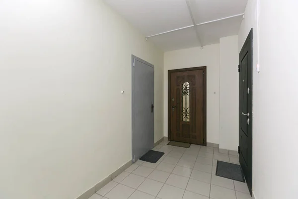 entrance door to the apartment in the entrance