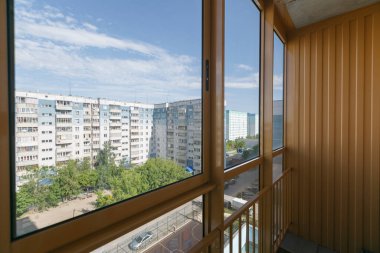 Apartmanın balkonundan manzara