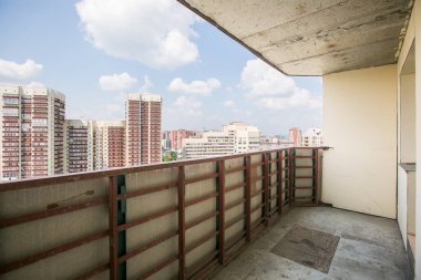 Apartmanın balkonundan manzara