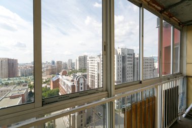 Apartmanın balkonundan manzara