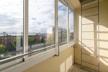 Apartmanın balkonundan manzara