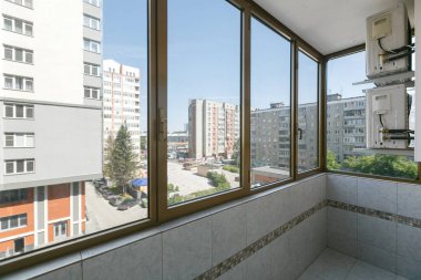 Apartmanın balkonundan manzara
