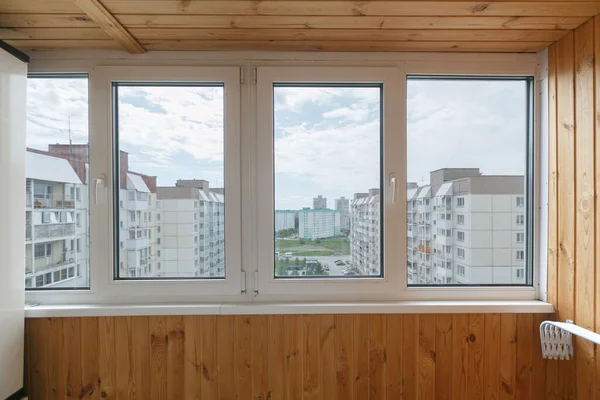 Apartmanın balkonundan manzara