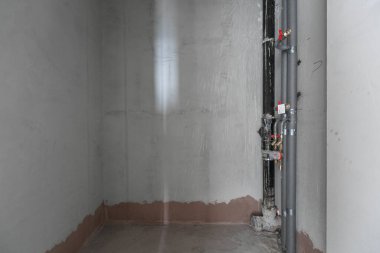 Dairenin içi gri renklerle süslenmemiş.