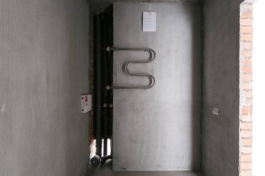 Dairenin içi gri renklerle süslenmemiş.