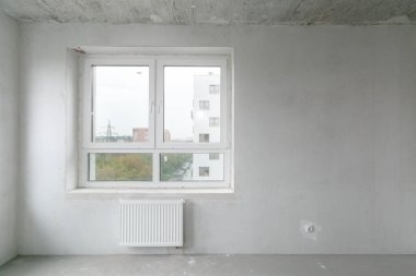 Dairenin içi gri renklerle süslenmemiş.