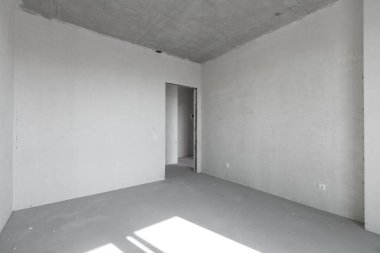 Dairenin içi gri renklerle süslenmemiş.