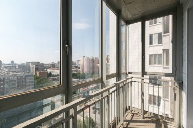 Apartmanın balkonundan manzara