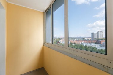 Apartmanın balkonundan manzara
