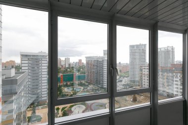 Apartmanın balkonundan manzara