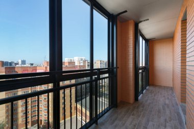 Apartmanın balkonundan manzara