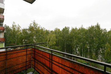 Apartmanın balkonundan manzara