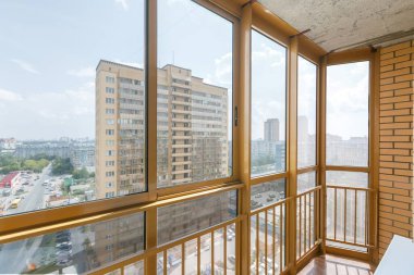 Apartmanın balkonundan manzara