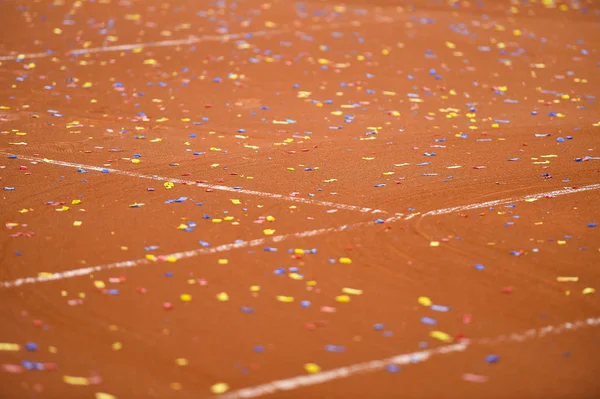 Детальне Шоу Конфетті Тенісному Глиняному Корті — стокове фото