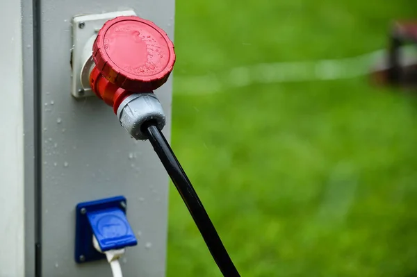 Regendruppels Zijn Gezien Industriële Elektrische Stekker Tijdens Zware Regen — Stockfoto