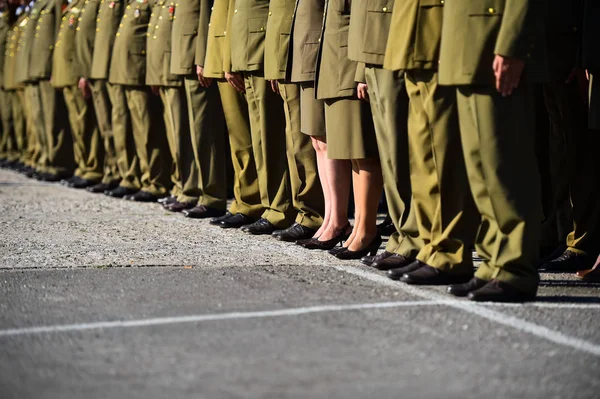 Detalj Med Kvinnor Uniformer Som Står Bildandet Militär Ceremoni — Stockfoto
