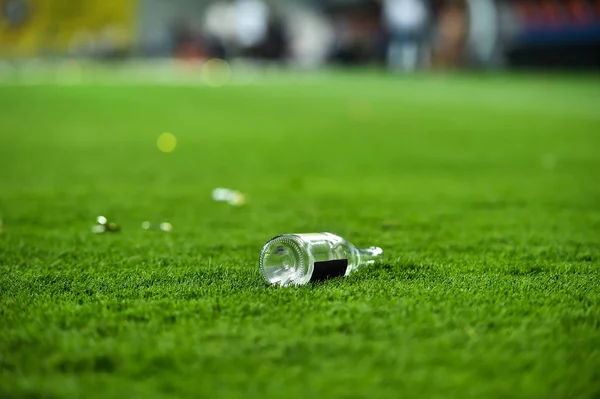 Basura Plástico Césped Campo Fútbol —  Fotos de Stock