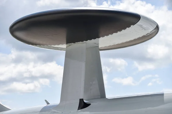 Antenne Radar Énorme Sur Avion Militaire — Photo