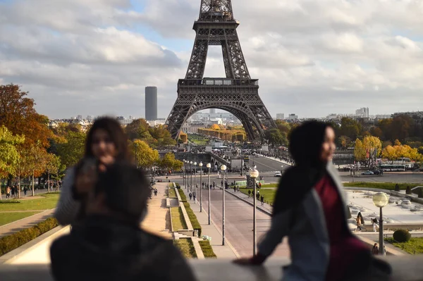 Париж Франция Ноября 2018 Года Туристы Делают Фотографии Сайте Trocadero — стоковое фото