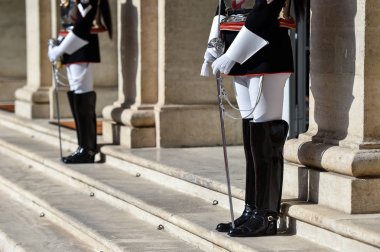 İtalyan Ulusal Muhafız onur Quirinale Sarayı'nda bir karşılama merasimi sırasında.